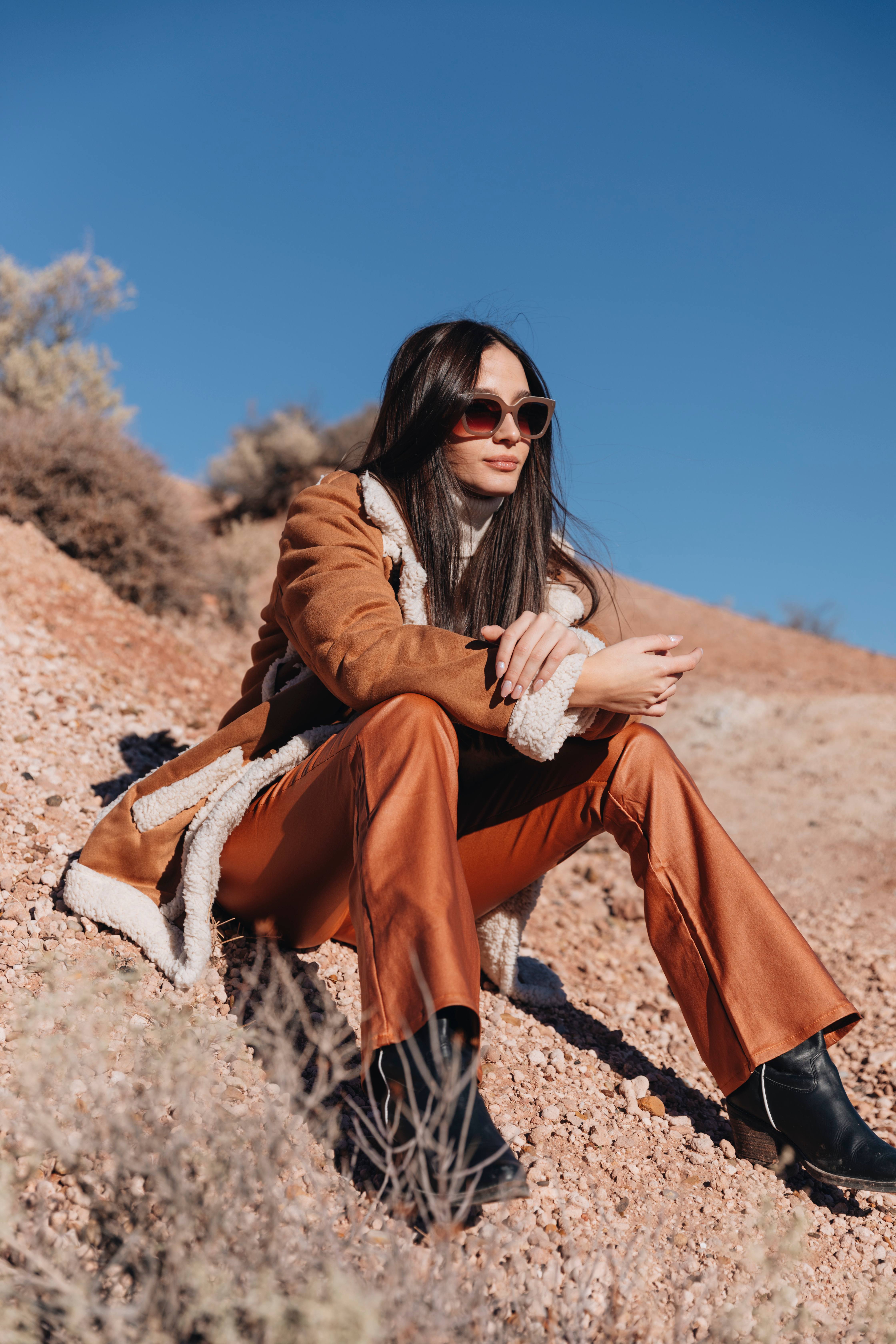 Victoria Soto - Brown outfit sunglasses